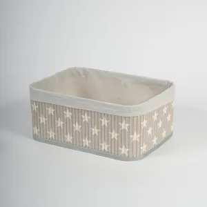 Details van de opvouwbare bamboe opbergmand met sterrenpatroon en zachte stoffen voering.