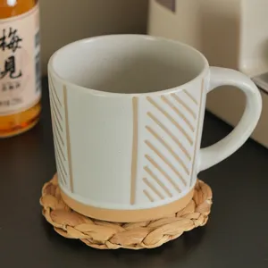 Handmade water hyacinth braided coaster, natural plant fiber heat resistant mat for kitchen dining table.