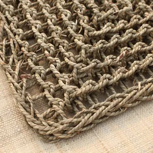 Natural woven grass pet mat detail, durable cat scratching pad for daily home use.