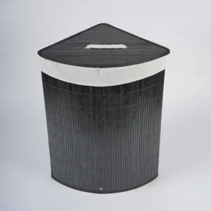 Cesta de ropa de esquina de bambú negro con tapa, vista detallada del contenedor de almacenamiento.