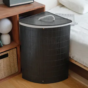 Cesta para la ropa sucia plegable de bambú negro simple para almacenamiento en el dormitorio.