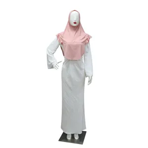 Hijab elasticizzato in cotone cristallo con volant delicati abbinato a un abito bianco.