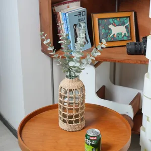 Housse de vase en verre tissée à la main en corde de papier pour décoration d'intérieur.