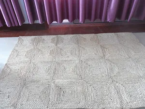 Handmade straw woven rug natural plant fiber tatami mat living room floor mat detailed texture