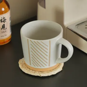 Handmade natural straw woven cup mat, Japanese style round heat-insulating table coaster.