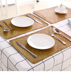 Natural straw woven placemat, thickened heat insulation dining table mat for kitchen tableware.