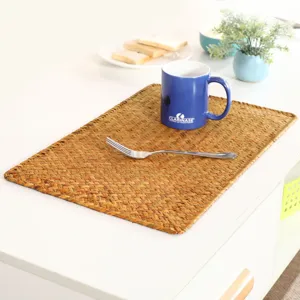 Handwoven straw placemat for dining table, heat-resistant table mat, kitchen tableware accessory