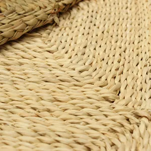 Natural corn leaf woven floor mat close-up main image displaying texture and craftsmanship.