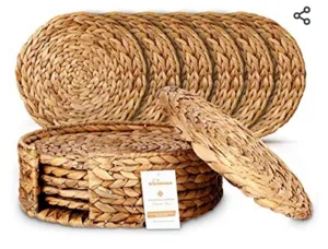 Natural woven placemats set with round storage basket for dining table heat insulation.