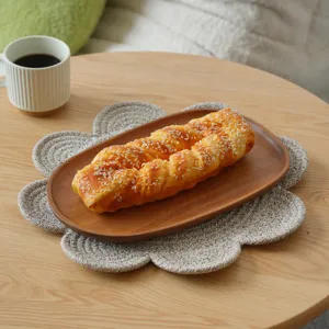 Cozy Nordic cotton braided placemat detailed view showing flower shape and thermal insulation.