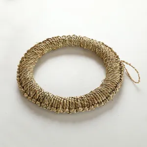 Handmade braided corn husk trivet round hot pad natural straw table mat for kitchen hot dishes