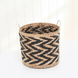 Woven storage basket handmade natural straw basket desktop organizer toy sundries container