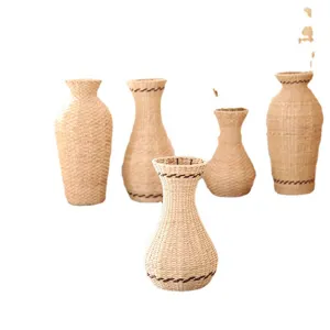 Natural woven straw flower vase set, rustic rattan decorative flower basket for dry flowers.