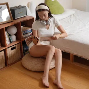 Detailed view of the round woven straw meditation cushion, perfect for tatami and yoga.