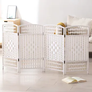 Paravent pliant en rotin tressé blanc séparateur de pièce pour animaux de compagnie.