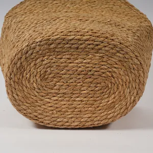 Handgefertigtes Rohrkolben Tasche Bodendetail zeigt natürliche Textur und stabile Qualität.