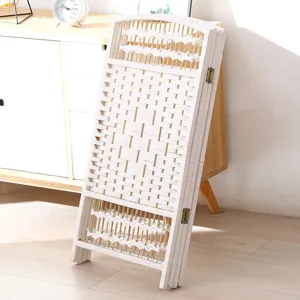 Paravent séparateur de pièce pliable en rotin blanc pour animaux et sécurité des enfants.