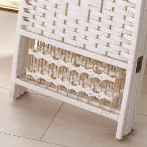 Détail d'écran pliante en osier blanc, texture de séparateur en rotin, gros plan de barrière
