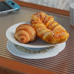 Natural corn husk woven table mat heat resistant round placemat for kitchen dining table home use