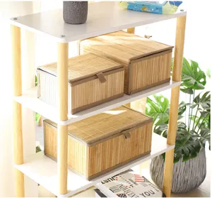 Vista detallada de la caja de bambú tejido con tapa, ideal para organizar el escritorio y armario.