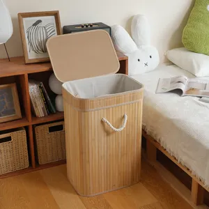 Cesta para ropa plegable de bambú con tapa y asas de cuerda para la organización del hogar.