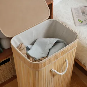 Vista detallada del cesto para ropa plegable de bambú con forro de tela y asa de cuerda firme.