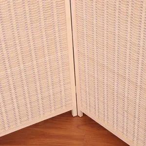 Dettaglio divisorio in bambù, texture paravento pieghevole, primo piano legno e bambù intrecciato.