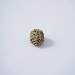 Boule en herbe tressée marron abat-jour rond DIY accessoire de décoration vue détail