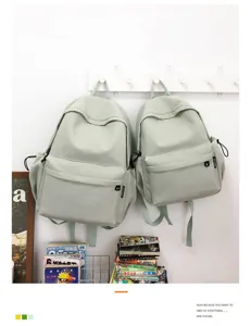 Japanischer minimalistischer leichter Rucksack Detail, Freizeitschultasche mit großer Kapazität.
