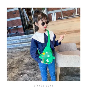 Sac de poitrine dinosaure mignon pour enfants sac bandoulière élégant pour voyage en plein air.