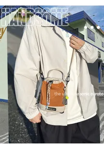 Outdoor lightweight single-shoulder crossbody bag detail, casual sports travel phone bag.