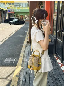 Outdoor lightweight single-shoulder small bag casual crossbody phone bag for travel daily use.