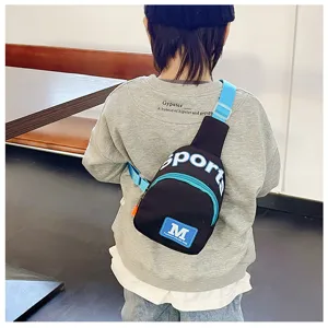 Kinderen casual borsttas met contrasterende kleur, licht en praktisch voor dagelijks gebruik.