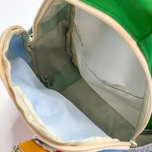 Vista interna dello zaino per bambini, zainetto leggero per asilo nido e scuola elementare