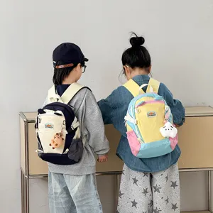 Koreanischer bunter Kinder Rucksack im Dopamin Stil, leichter Kindergarten Schulranzen fuer Schueler.