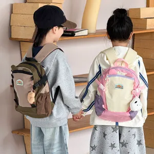 Detailansicht Kinder Farbkombination Schulranzen, süßer Kleinkind Rucksack mit kleinen Ohren.
