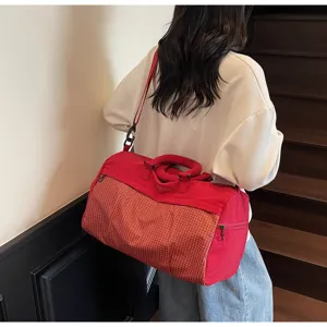 Women's large capacity travel duffel bag, casual lightweight fitness shoulder bag for gym.