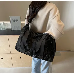 Große wasserdichte PU Reisetasche für Damen, ideal für Fitnessstudio und Wochenendausflüge.