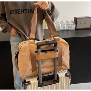 Große wasserdichte PU Reise-Sporttasche Detailansicht mit robusten Griffen und Kofferhalterung.