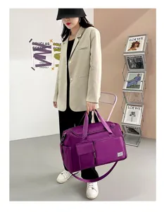 Grosse purpurfarbene Reise-Tasche wasserdichte Sporttasche fuer Fitness Yoga und Kurztrips
