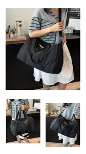 Grand sac de voyage noir pour le fitness, le yoga et les loisirs en plein air pratiques.
