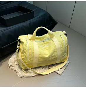 Grand sac de voyage de sport jaune léger, bagage de fitness yoga avec bandoulière.