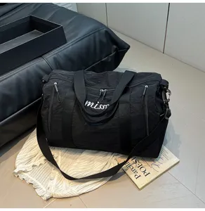 Grand sac de voyage noir pour le fitness, le sport, le yoga et les voyages en plein air.