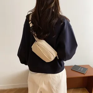 Women's casual nylon crossbody bag, stylish daily shoulder fanny pack for outdoor travel.