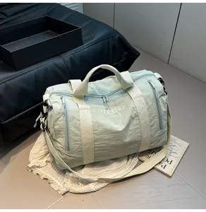 Grand sac de voyage pour fitness yoga et courts trajets léger et pratique avec grande capacité.