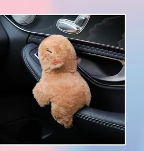 Simpatico peluche capybara per decorazione interna auto, morbido pupazzo animale molto grazioso.