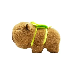 Simpatico peluche capybara con zaino tartaruga, morbida bambola di stoffa per decorazione auto.
