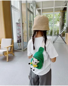 Borsa da petto in tela verde carina per bambini con simpatico ciondolo di peluche