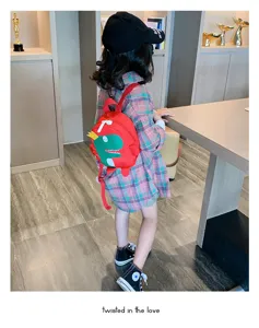 Niedlicher Kinder Cartoon Dinosaurier Rucksack, roter Mini Schulranzen fuer Kleinkinder.