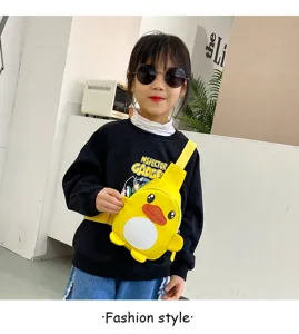 Sac bandoulière canard jaune mignon pour enfants détail de style porté et nylon durable.